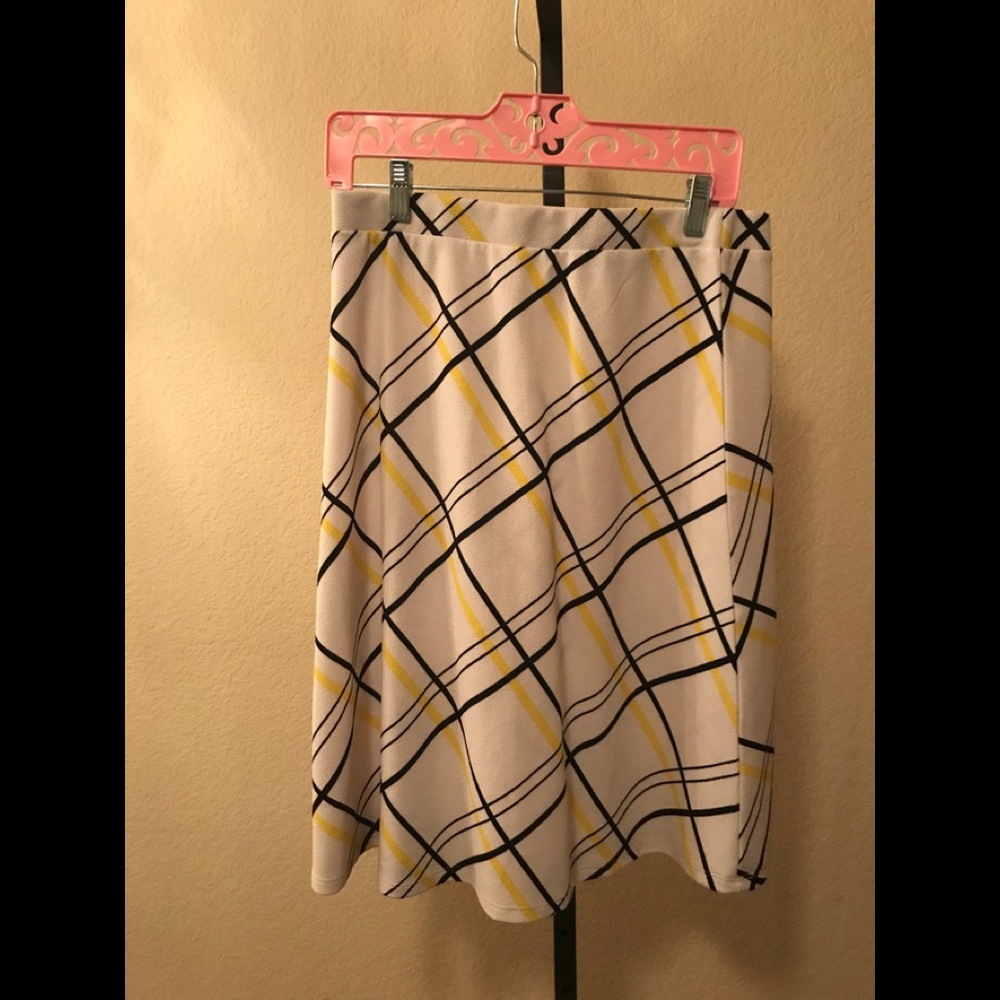 New White/Black/yellow strip skirt size L